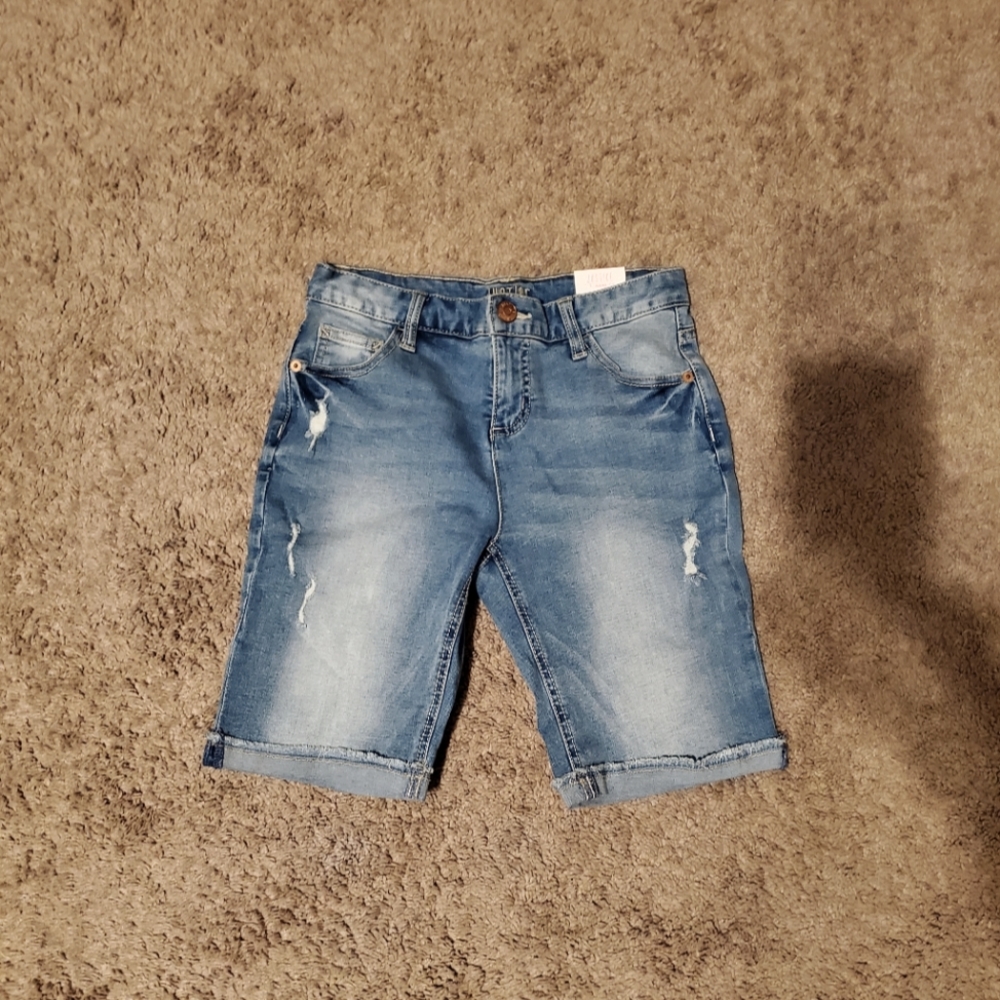 JUSTICE BERMUDA JEAN SHORTS. GIRLS SIZE 16 NWT